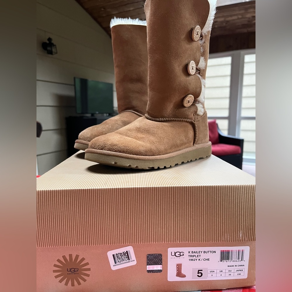 Woman’s Tall Ugg Boot With Buttons Up The Side. L… - image 3